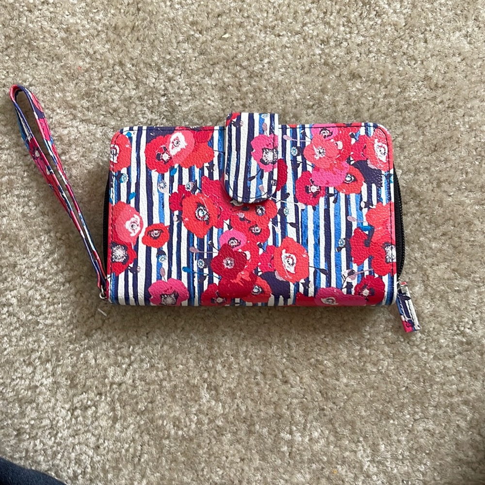 Flower wristlet